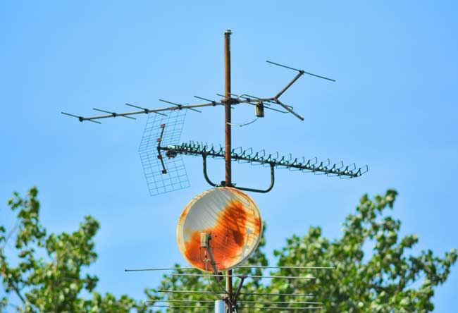 Quick Answer: Does Aluminum Foil Boost Antenna Signal?