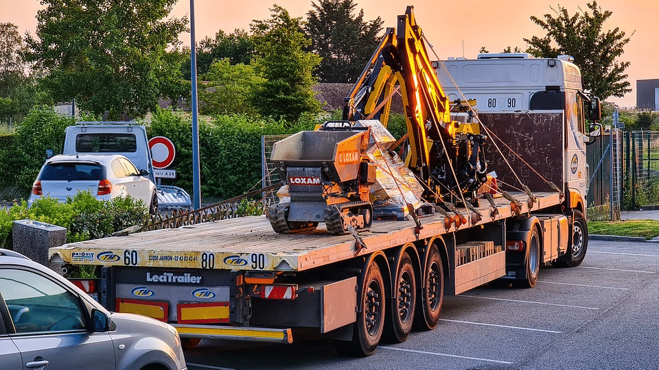 Safe Loading and Securing Techniques for Open Trucks: Ensuring Cargo and Road Safety