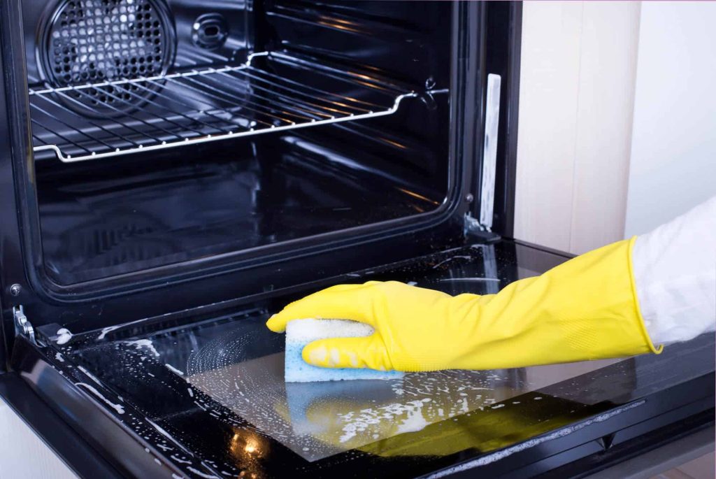 How to Deep Clean Your Oven and Hob Before Moving Out